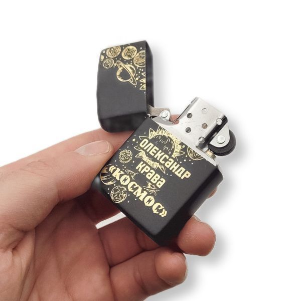 Чорна бензинова запальничка Zippo з лазерним гравіюванням Космос LazerTAC Zippo 218 Regular Black Matte (128701) 128701 фото