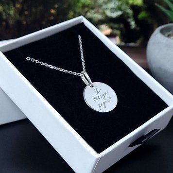 Серебряный круглый кулон с гравировкой с двух сторон собственного почерка "Я всегда рядом" 13502 фото