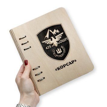 Блокнот з гравіюванням Корсар на 80 сторінок А5 200х230 мм з натурального італійського дерева LazerTAC З одного боку (218401) 218401 фото