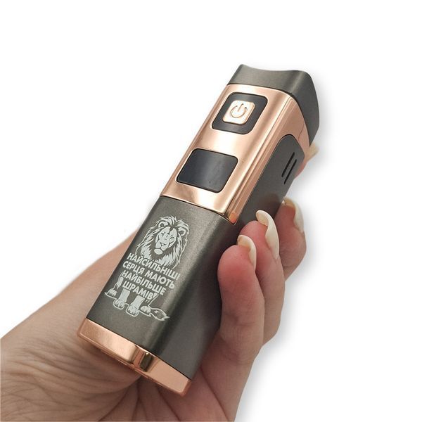 Электрическая USB зажигалка металлическая с гравировкой &laquo;У самых сильных сердец больше всего шрамов&raquo; 33793 LazerTAC Графит/Золото (220901) 220901 фото