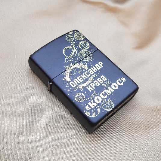 Купить Черная бензиновая зажигалка Zippo с индивидуальной лазерной
