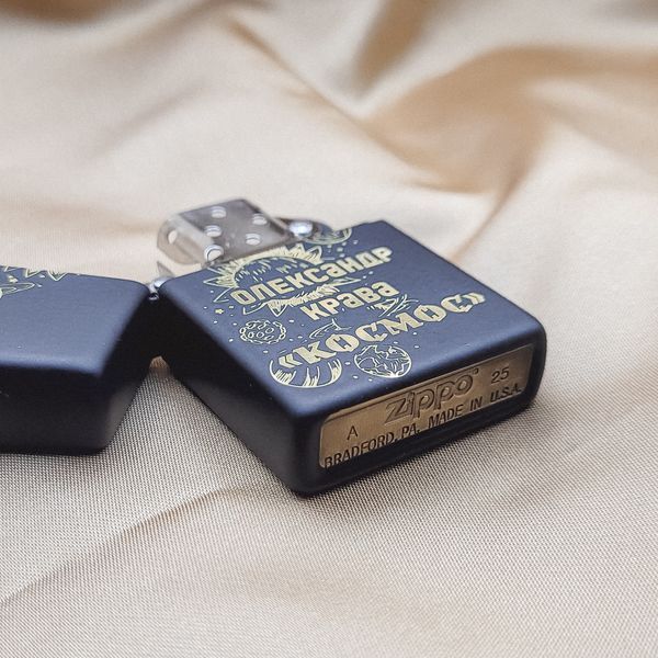 Чорна бензинова запальничка Zippo з індивідуальним лазерним гравіюванням LazerTAC Zippo 218 Regular Black Matte (129201) 129201 фото