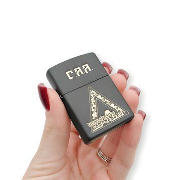 Чорна бензинова запальничка Zippo з лазерним гравіюванням С.А.А. LazerTAC Zippo 218 Regular Black Matte (230901) 230901 фото