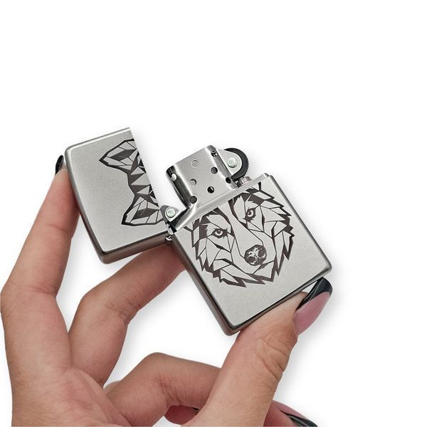 Бензинова запальничка Zippo з гравіюванням Вовка LazerTAC ZIPPO 205 REG SATIN CHROME (229501) 229501 фото