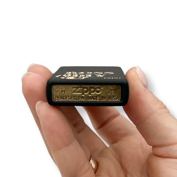 Черная бензиновая зажигалка Zippo с лазерной гравировкой "BOSS DIY" LazerTAC Zippo 218 Regular Black Matte (200001) 200001 фото