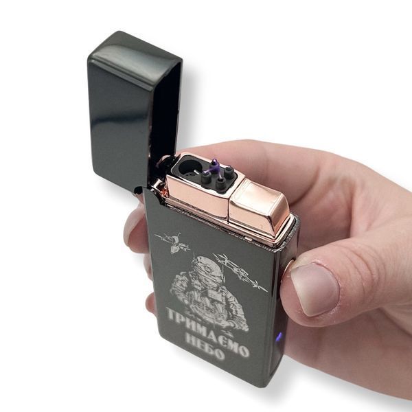 Электрическая USB+газ зажигалка из металла с гравировкой "Держим небо" 33645 LazerTAC Черная (193201) 193201 фото