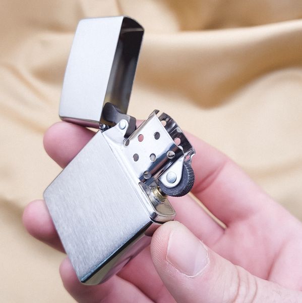 Бензиновая зажигалка Zippo с лазерной гравировкой LazerTAC 200 REG BRUSH FIN CHROME 68601 фото